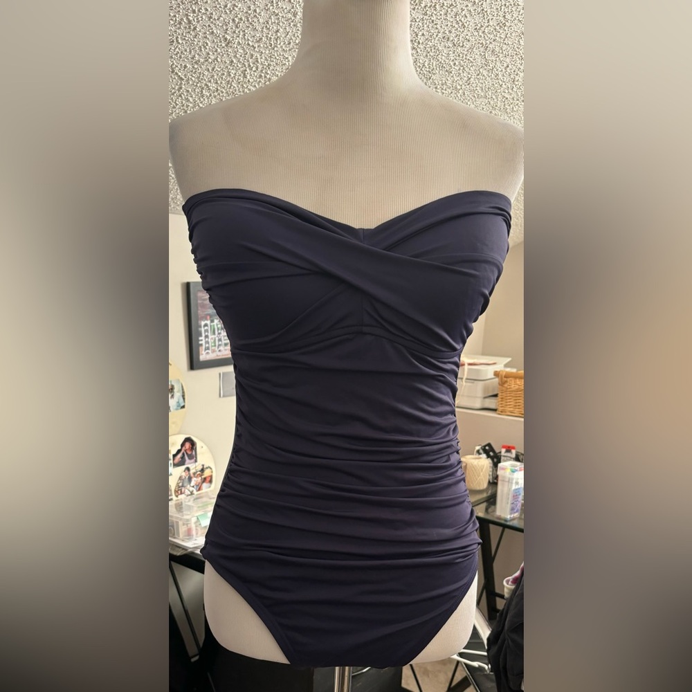 Anne Cole Twist Front Bandeaukini one piece w/Ruching Contour in Torso area. 12.